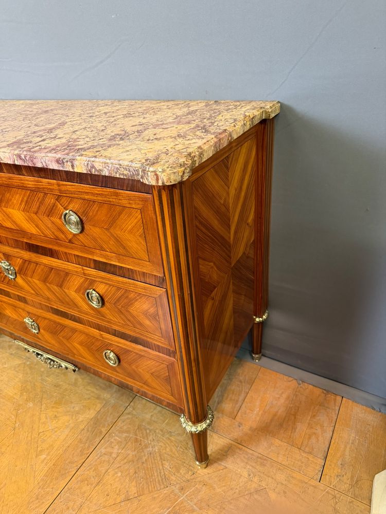 Commode Louis XVI en Bois de rose et palissandre