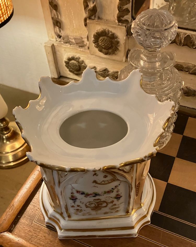 Beautiful antique night light in fine Parisian porcelain from the Charles X period