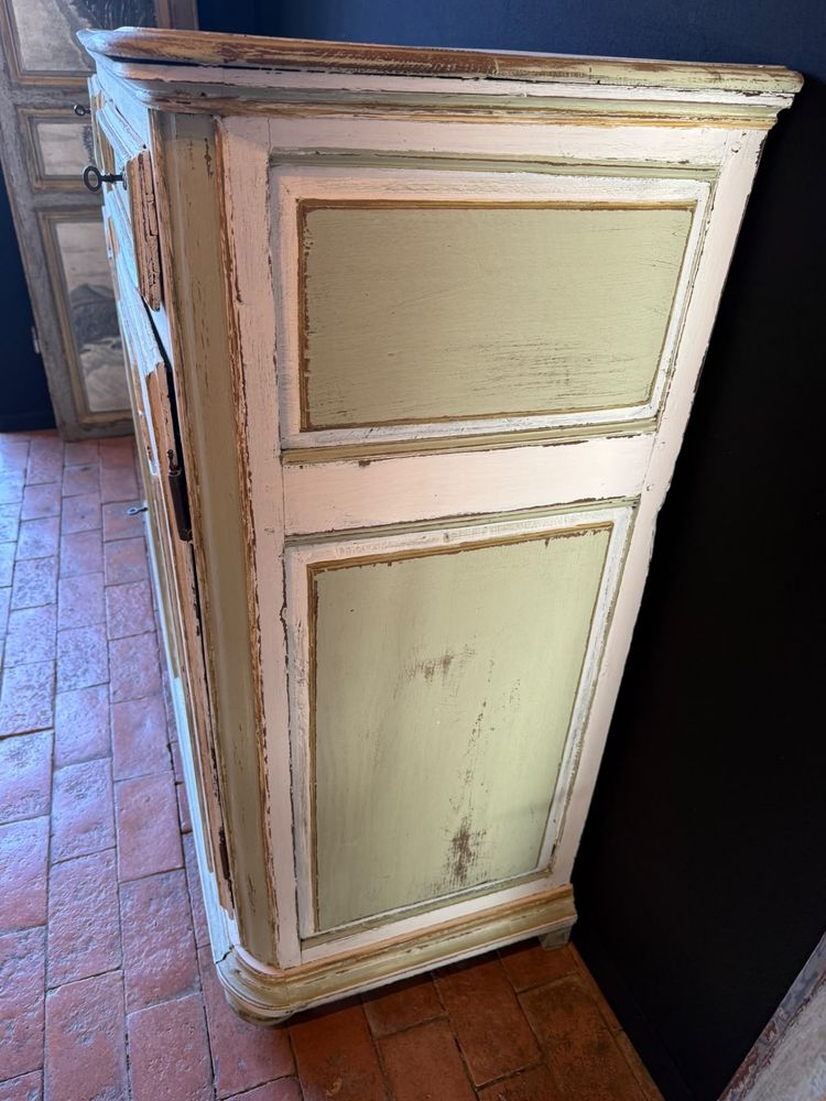 Louis XV style Liège buffet dating from the early 19th century, beautiful patina