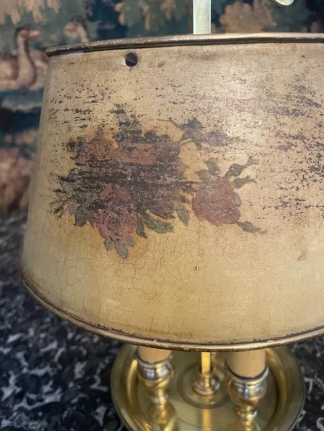 Charmante lampe bouillotte de style Louis XVI