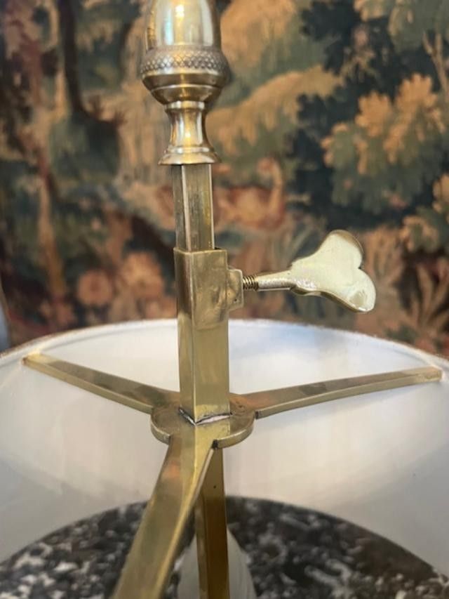 Charmante lampe bouillotte de style Louis XVI