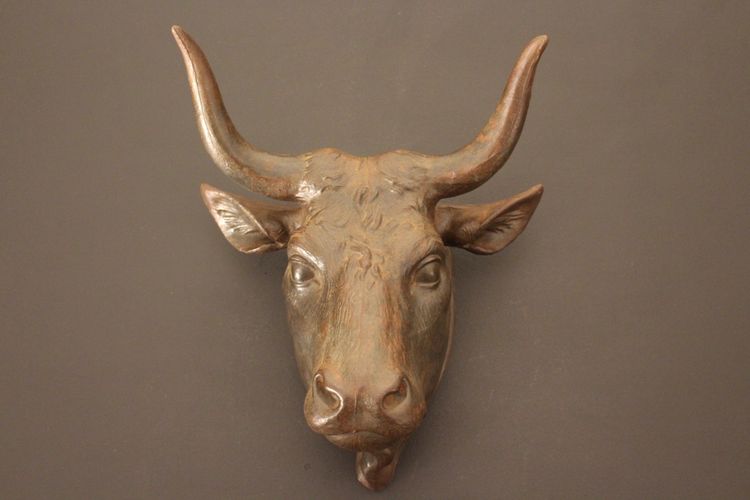 Cast-iron cow's head