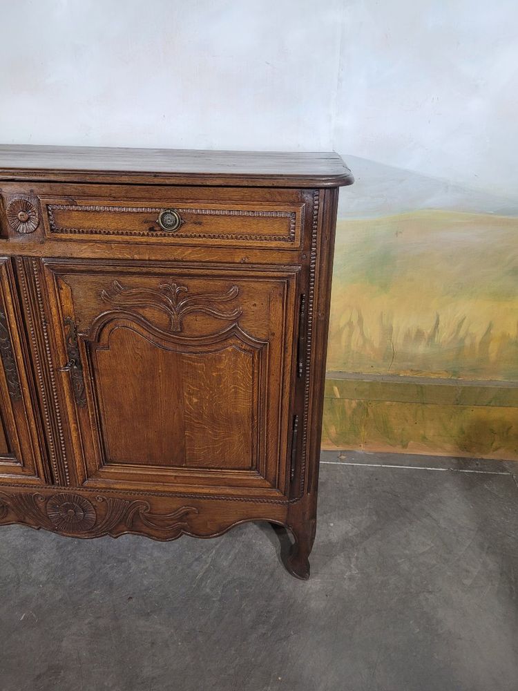 Geschnitztes Sideboard aus massiver Eiche