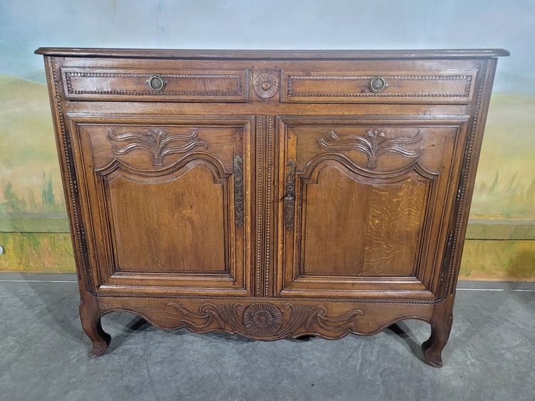 Geschnitztes Sideboard aus massiver Eiche
