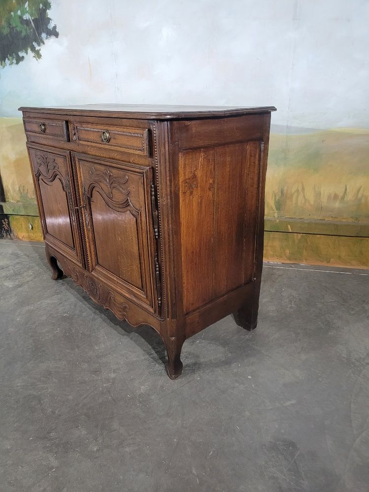 Geschnitztes Sideboard aus massiver Eiche