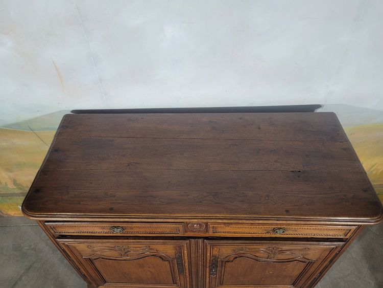 Geschnitztes Sideboard aus massiver Eiche