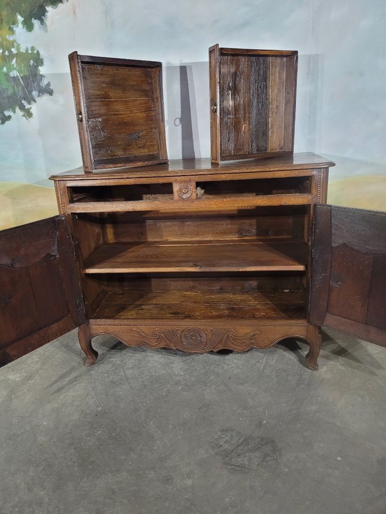 Geschnitztes Sideboard aus massiver Eiche
