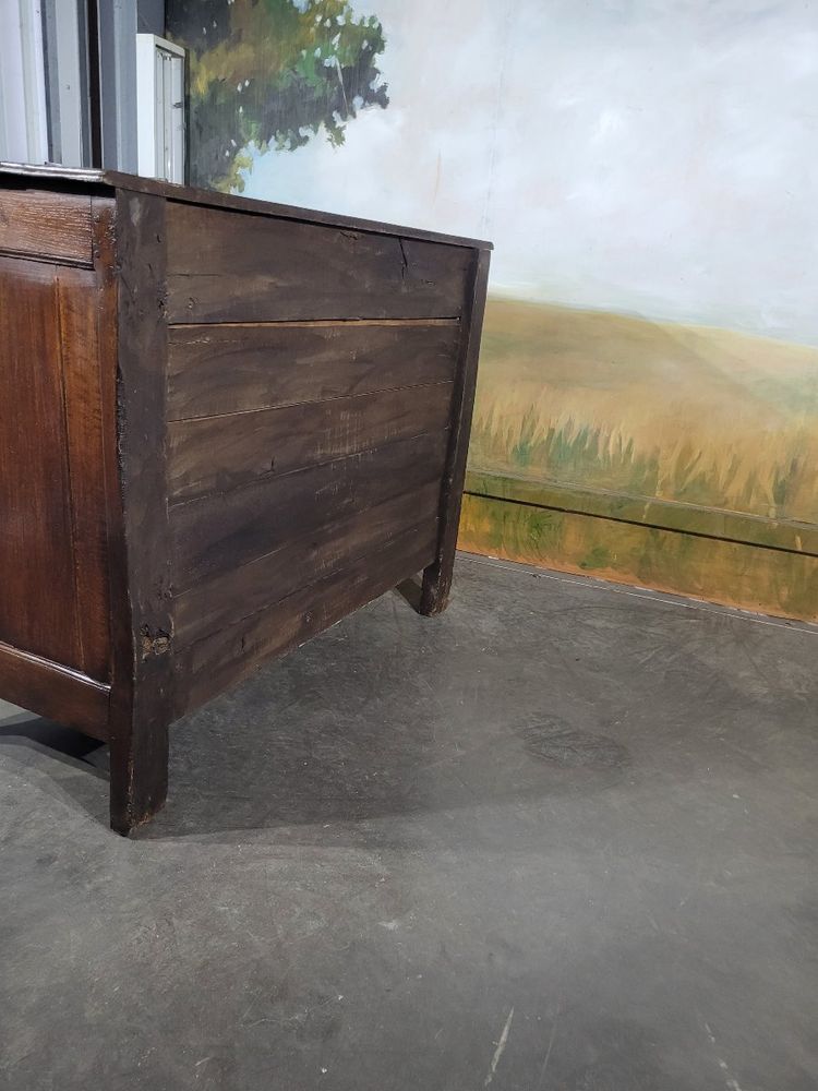 Geschnitztes Sideboard aus massiver Eiche