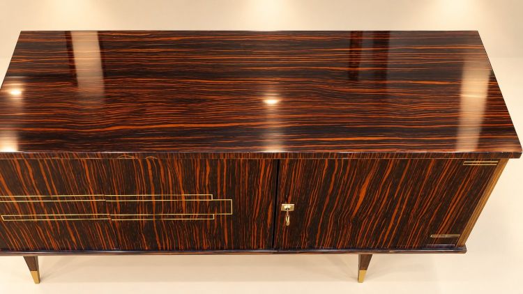 Enfilade buffet bas – Style Art Déco – Placage ébène de Macassar – Laiton
