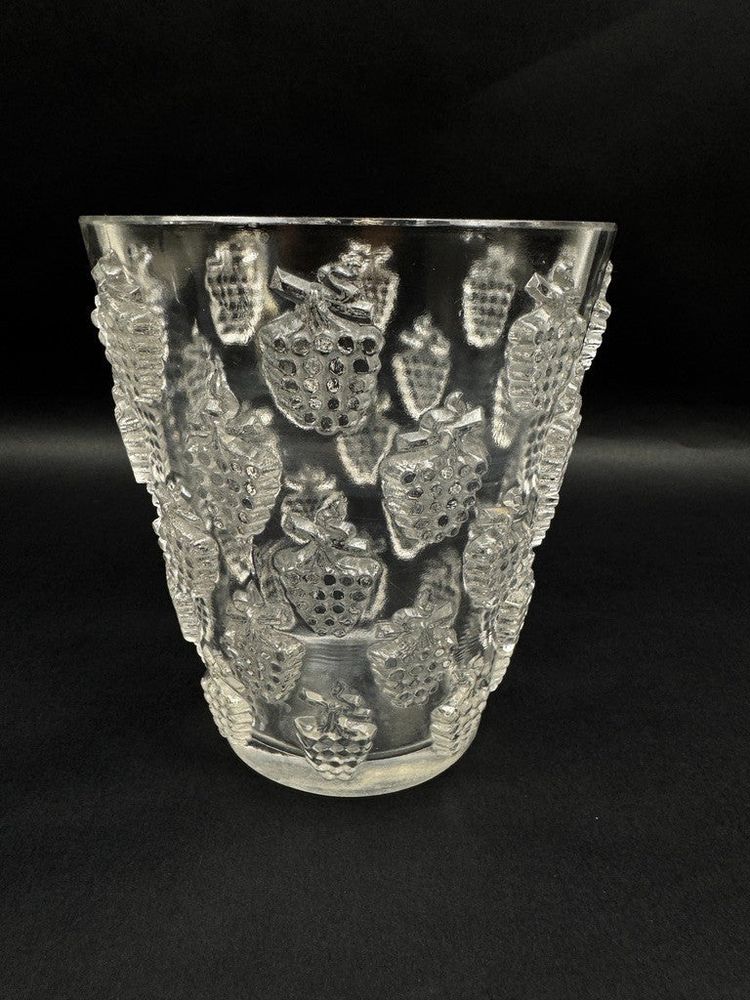 Vase René Lalique modèle "Malaga", verre moulé pressé, vers 1937