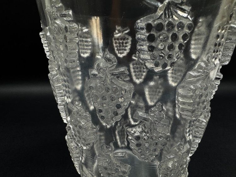 Vase René Lalique modèle "Malaga", verre moulé pressé, vers 1937