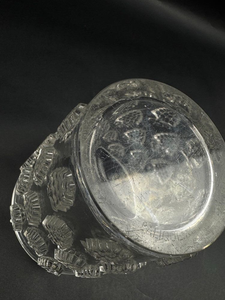 Vase René Lalique modèle "Malaga", verre moulé pressé, vers 1937