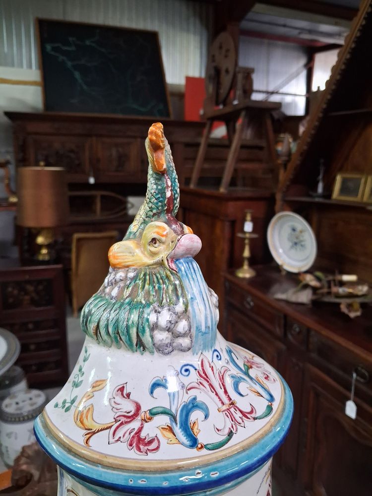 Importante fontaine murale en faïence polychrome – Paris, 1894 – Décor Renaissance – H. 69 cm