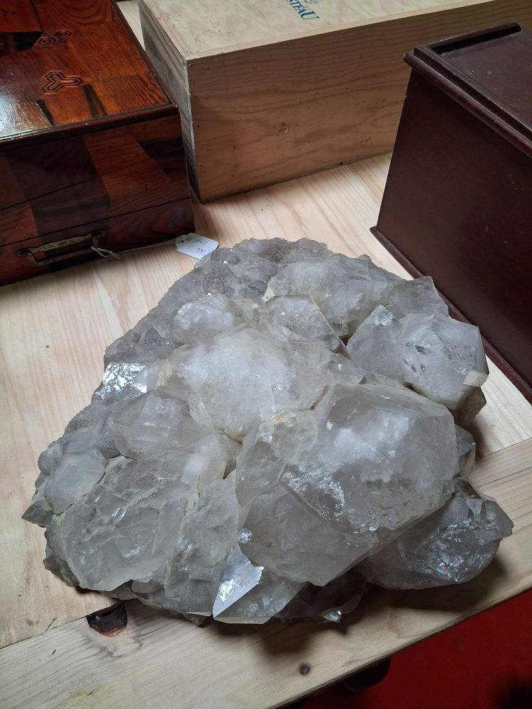 Important groupe de cristaux de quartz naturel – Cristal de roche – 38 × 33 cm 