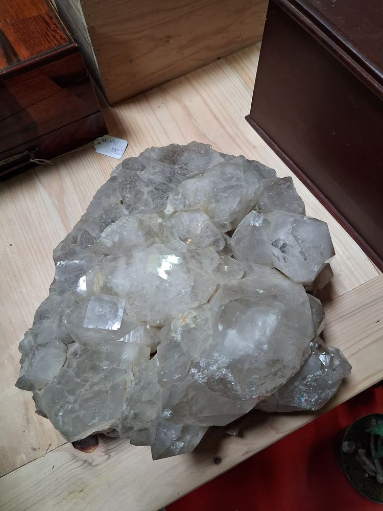 Important groupe de cristaux de quartz naturel – Cristal de roche – 38 × 33 cm 