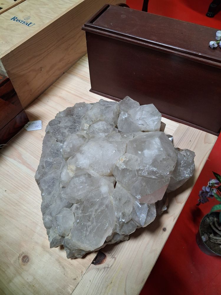 Important groupe de cristaux de quartz naturel – Cristal de roche – 38 × 33 cm 