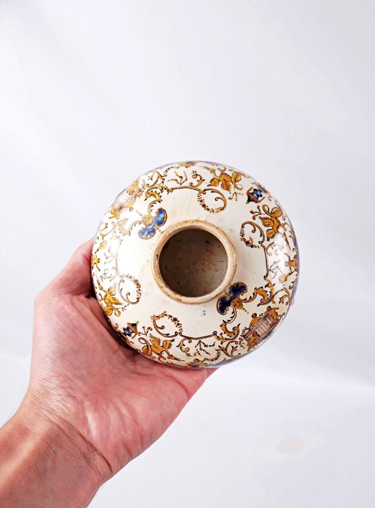 Gien earthenware inkwell with a Renaissance design, 1870–1875