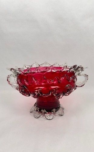 Glasblumenkasten in Himbeerrot im Stil von Auguste Jean oder Legras