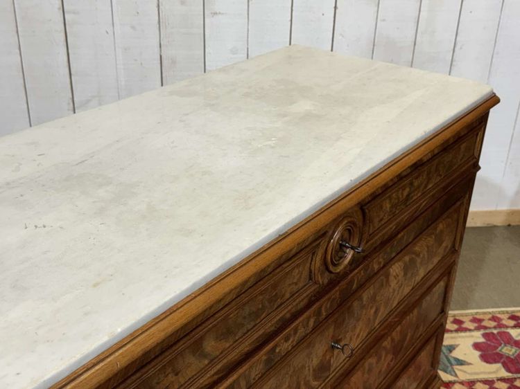 Comò in stile Napoleone III in mogano, rovere e piano in marmo bianco, fine XIX secolo