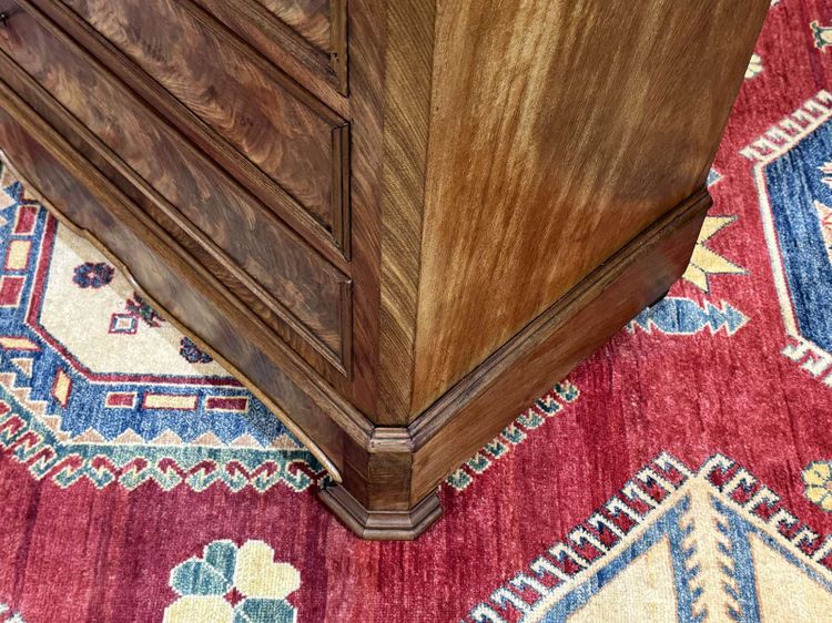Comò in stile Napoleone III in mogano, rovere e piano in marmo bianco, fine XIX secolo