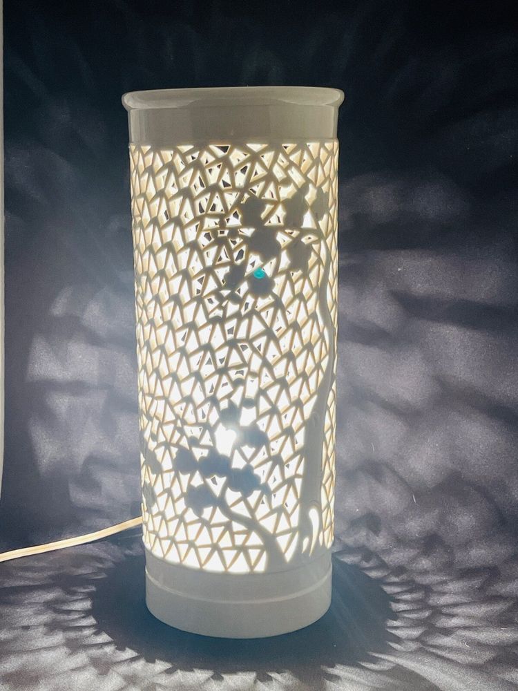 Blanc de Chine Porcelain Lamp