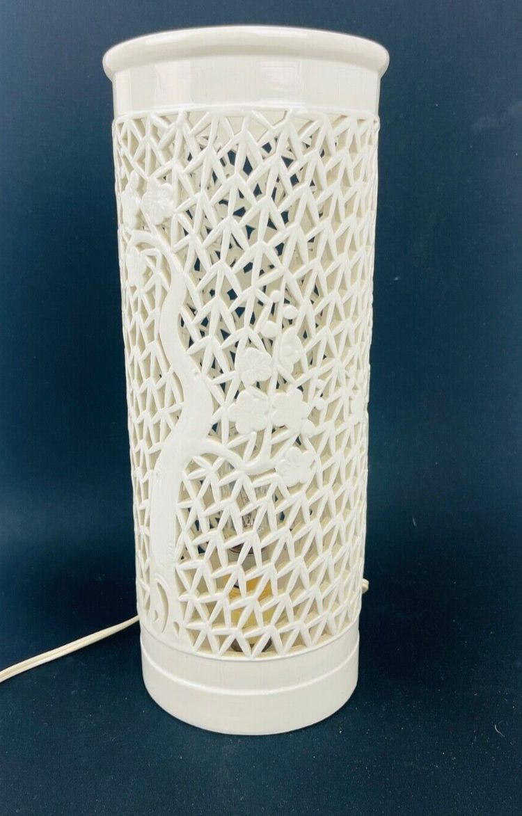 Blanc de Chine Porcelain Lamp