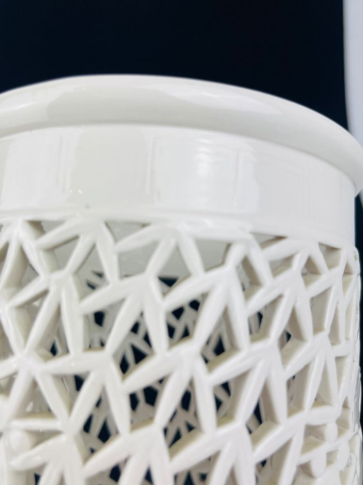 Blanc de Chine Porcelain Lamp