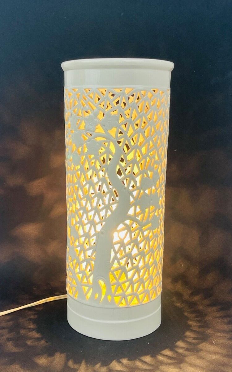 Blanc de Chine Porcelain Lamp