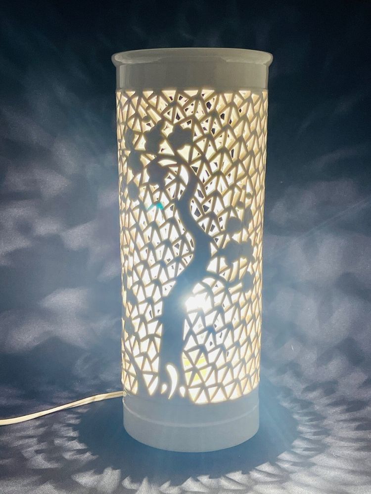 Blanc de Chine Porcelain Lamp
