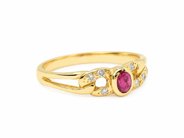 Vintage ring with a 0.20 ct oval ruby and diamonds – 750 gold
