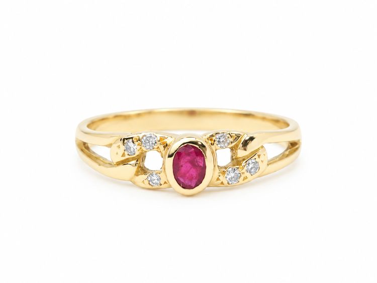 Vintage ring with a 0.20 ct oval ruby and diamonds – 750 gold