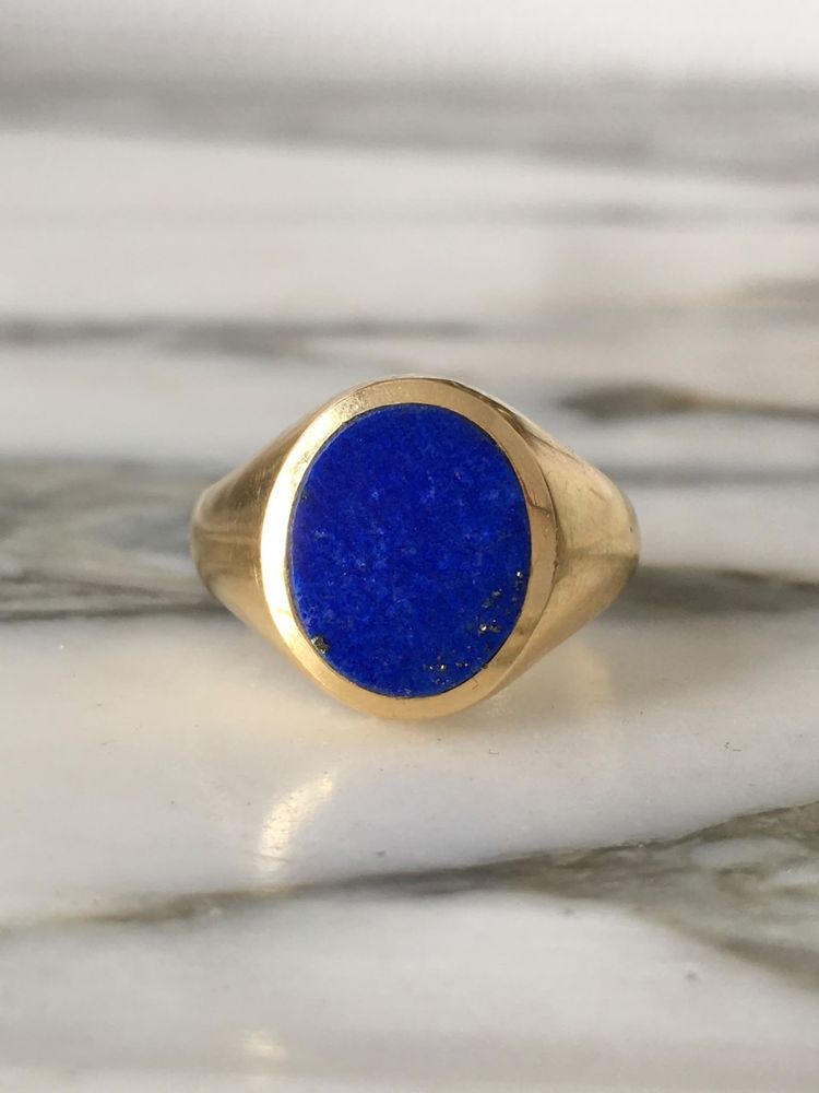 Bague chevalière en or jaune 18K et lapis-lazuli