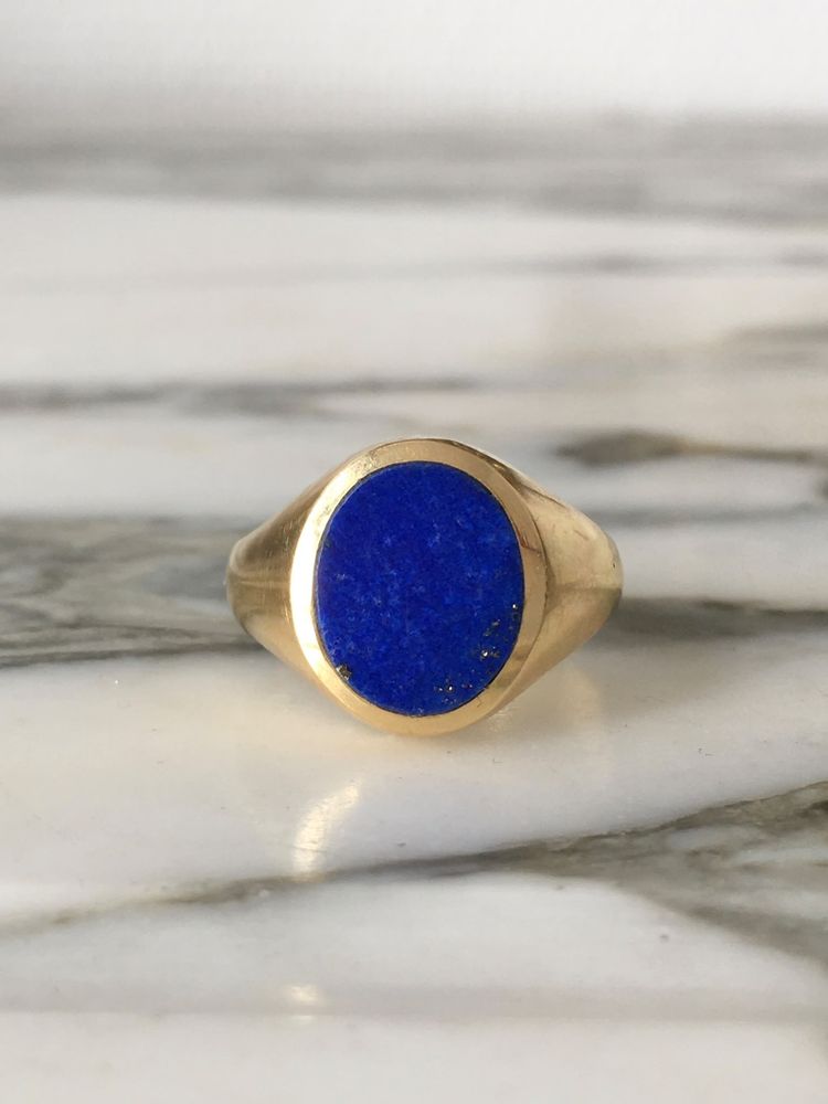 Bague chevalière en or jaune 18K et lapis-lazuli