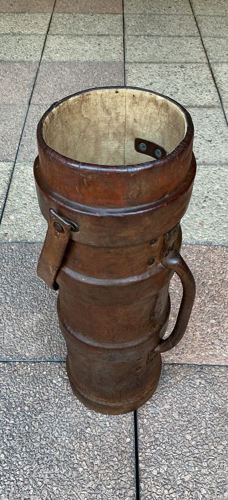 Sac de golf ancien en cuir .