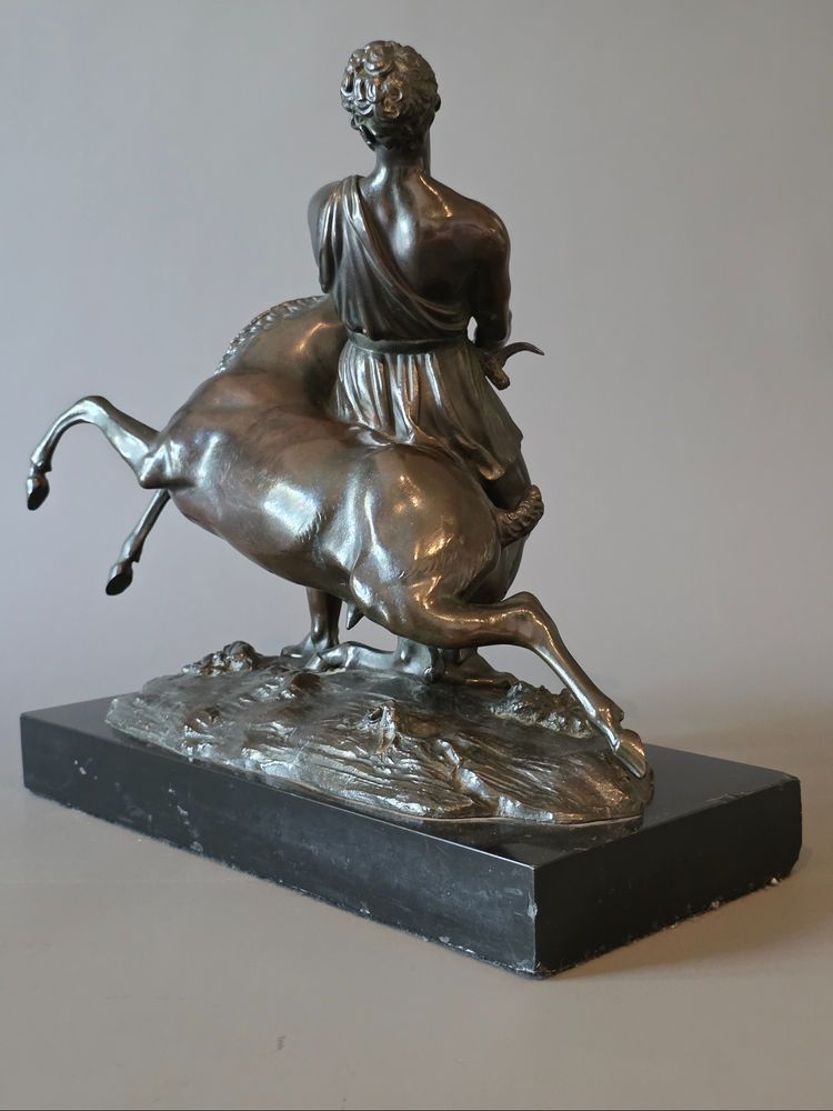 Ercole e la cerva di Cerinia, raro bronzo del XIX secolo. 