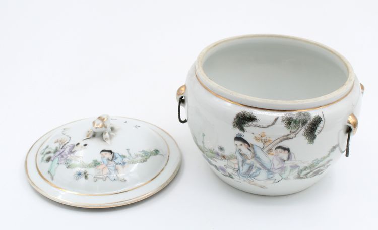 VASO CON COPERCHIO KAMCHENG in porcellana CINESE del XIX secolo