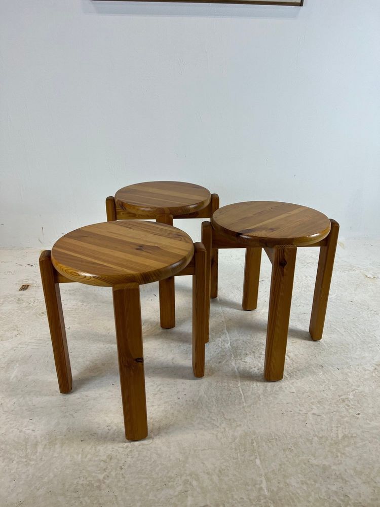Trio de tabourets en pin massif, années 70