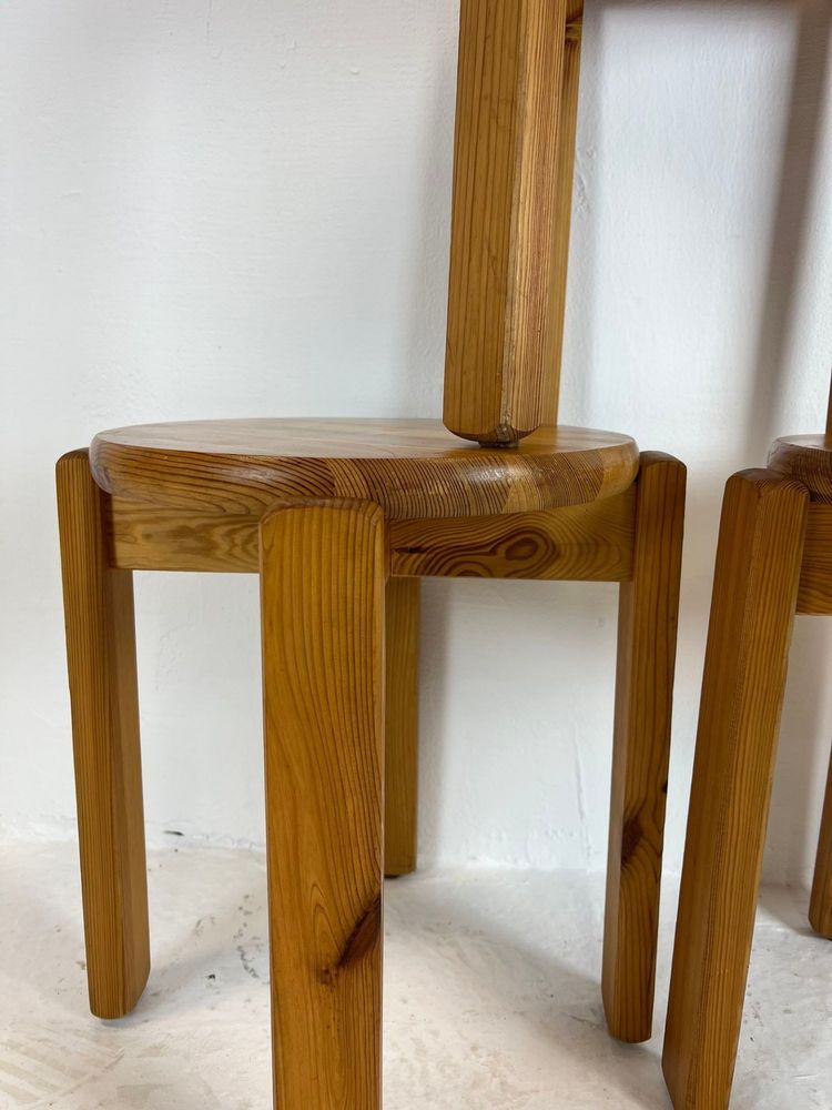 Trio de tabourets en pin massif, années 70