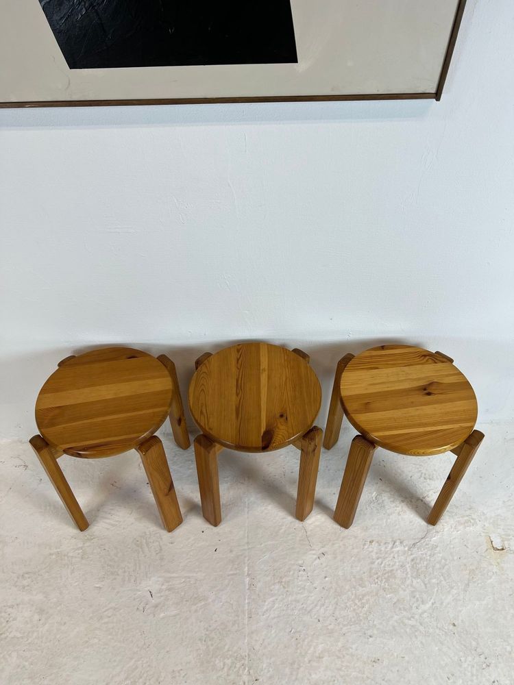 Trio de tabourets en pin massif, années 70