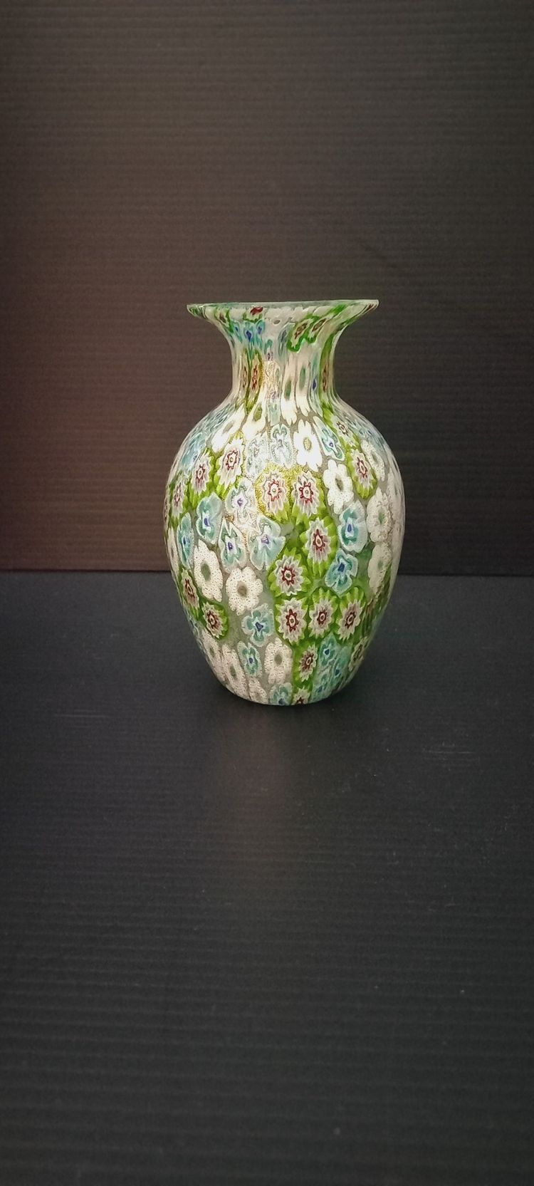Murano-Glasvase mit Millefiori-Motiven