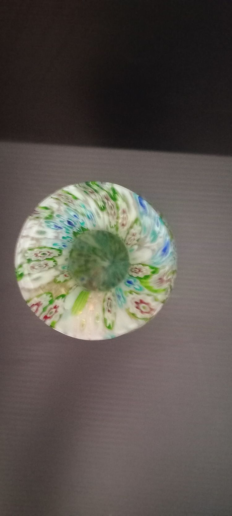 Murano-Glasvase mit Millefiori-Motiven