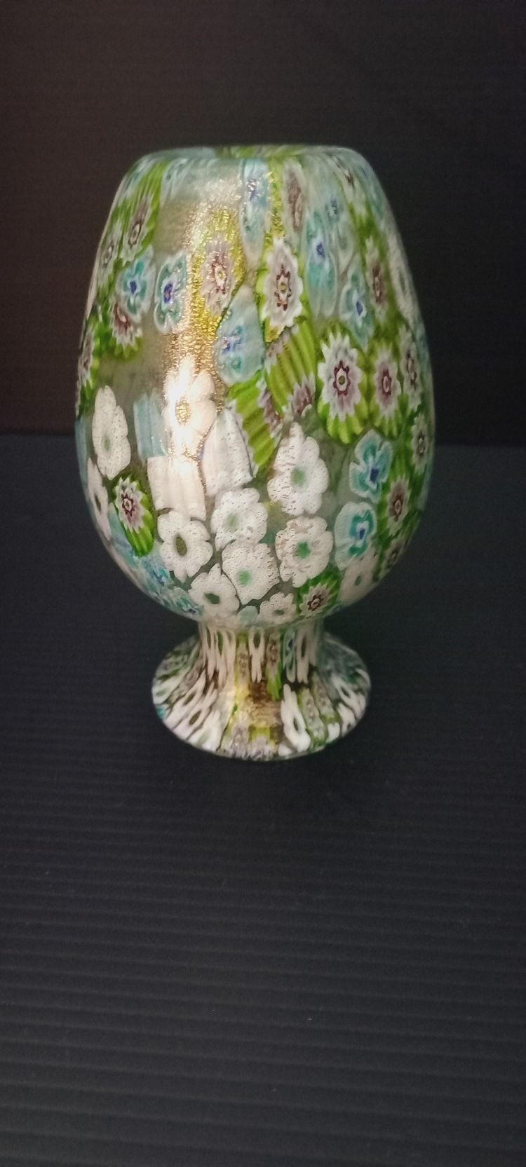 Murano-Glasvase mit Millefiori-Motiven