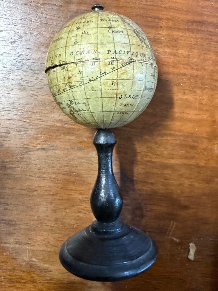 Petit globe terrestre