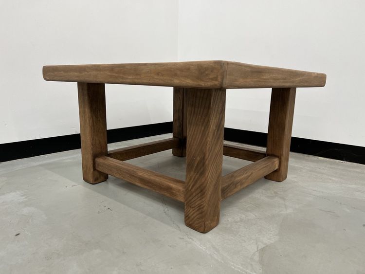 Moderner quadratischer Couchtisch aus Eiche