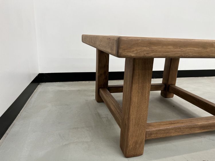 Moderner quadratischer Couchtisch aus Eiche