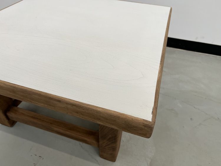 Moderner quadratischer Couchtisch aus Eiche