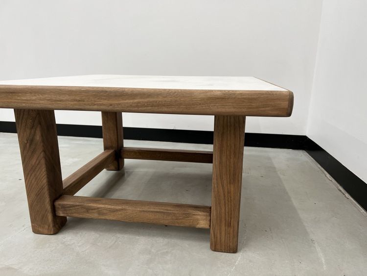Moderner quadratischer Couchtisch aus Eiche