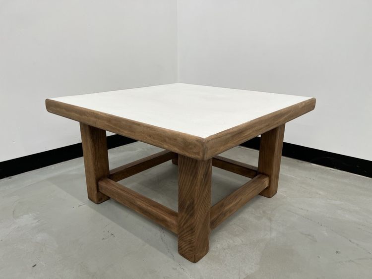 Moderner quadratischer Couchtisch aus Eiche