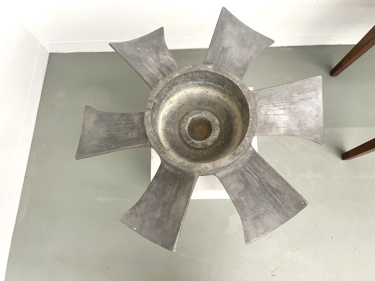 Vase hélicoïdal des années 50 en fonte d'alu