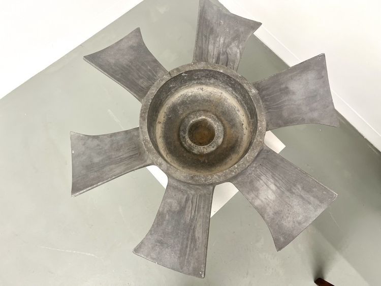 Vase hélicoïdal des années 50 en fonte d'alu